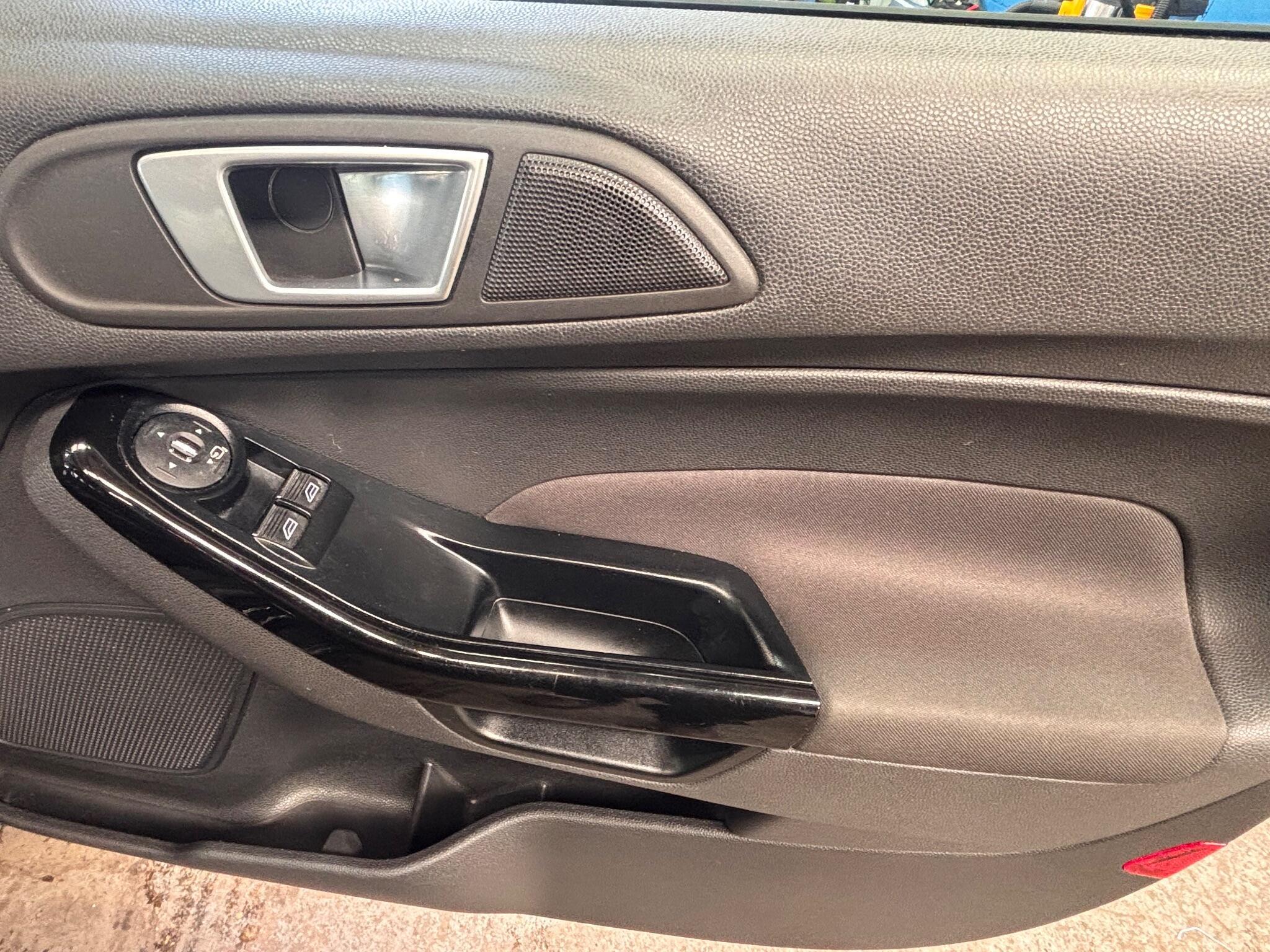 Ford Fiesta - Image 23