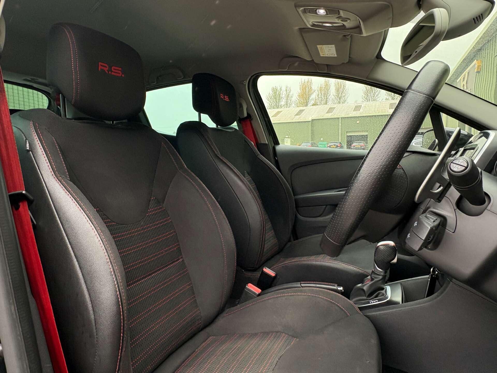 Renault Clio - Image 17