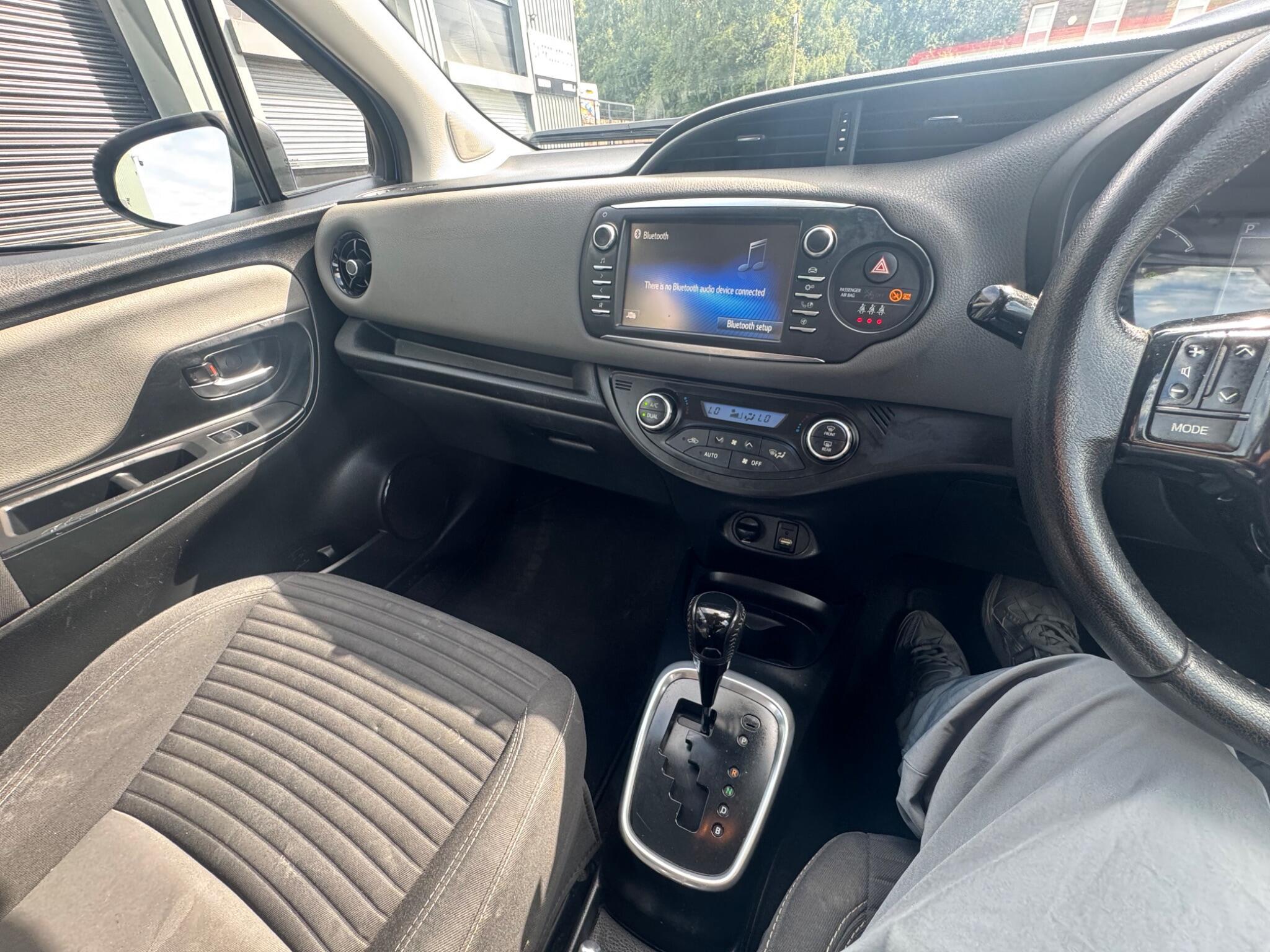 Toyota Yaris - Image 17
