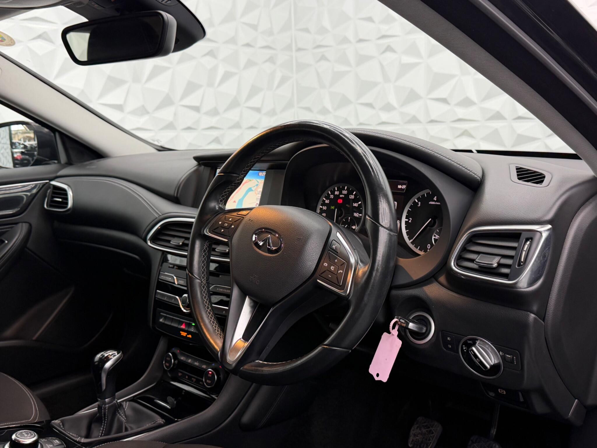 Infiniti Q30 - Image 17