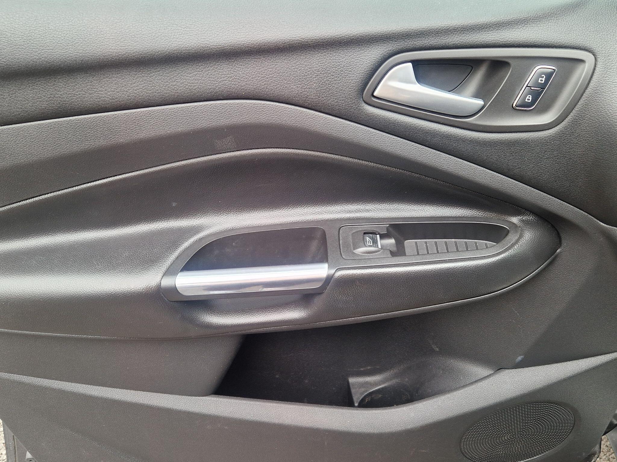 Ford Kuga - Image 38