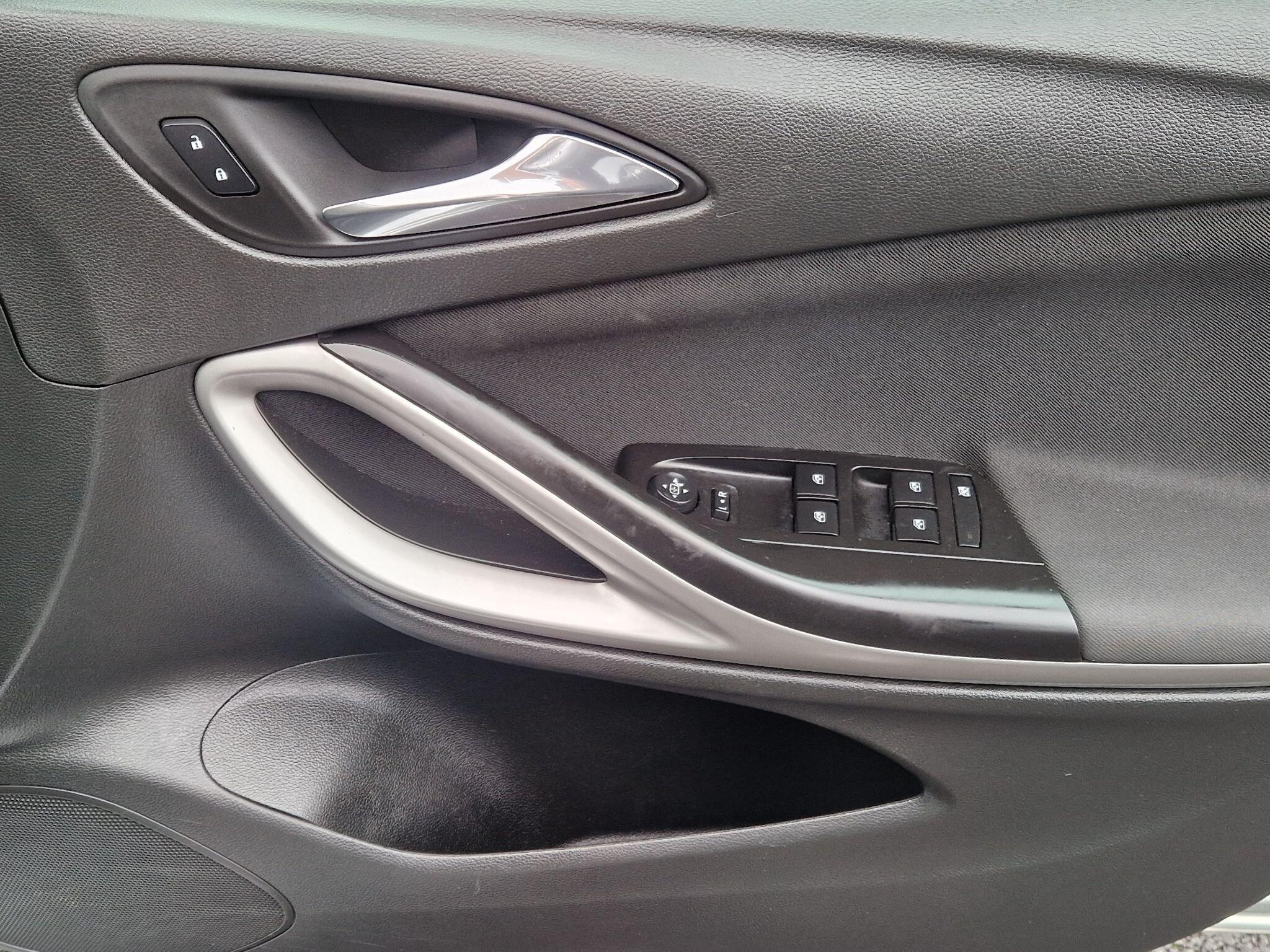 Vauxhall Astra - Image 30