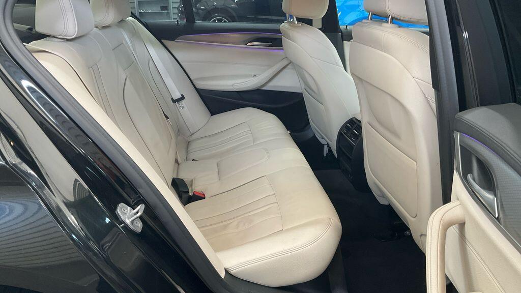 BMW 5 Series - Image 8