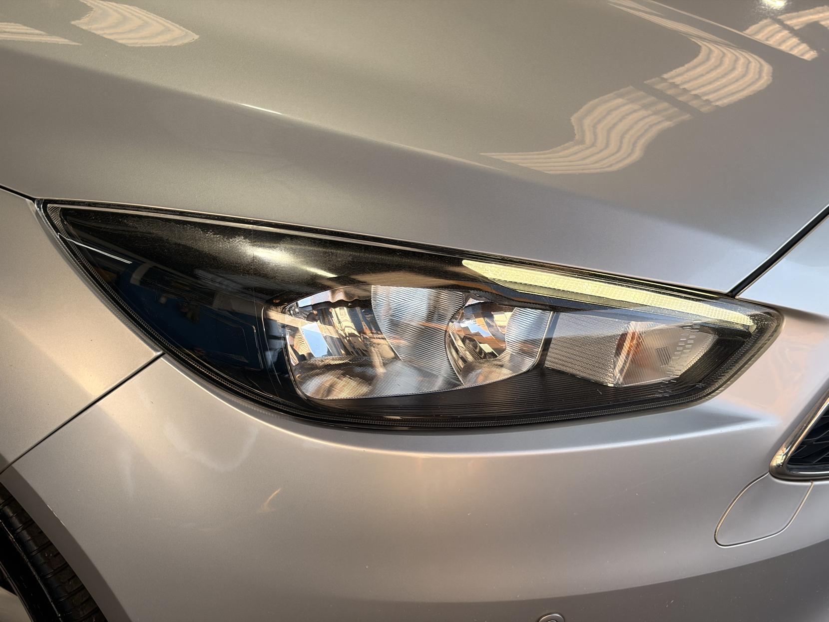 Ford Focus - Image 13