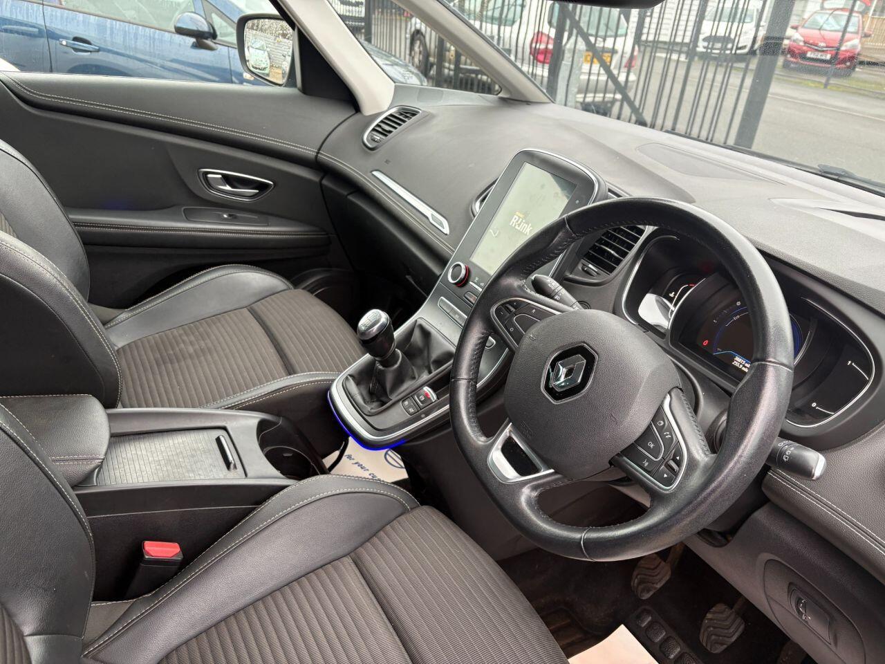 Renault Grand Scenic - Image 12