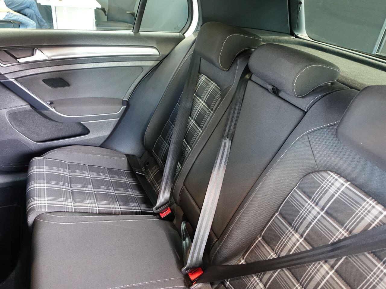 Volkswagen Golf - Image 17