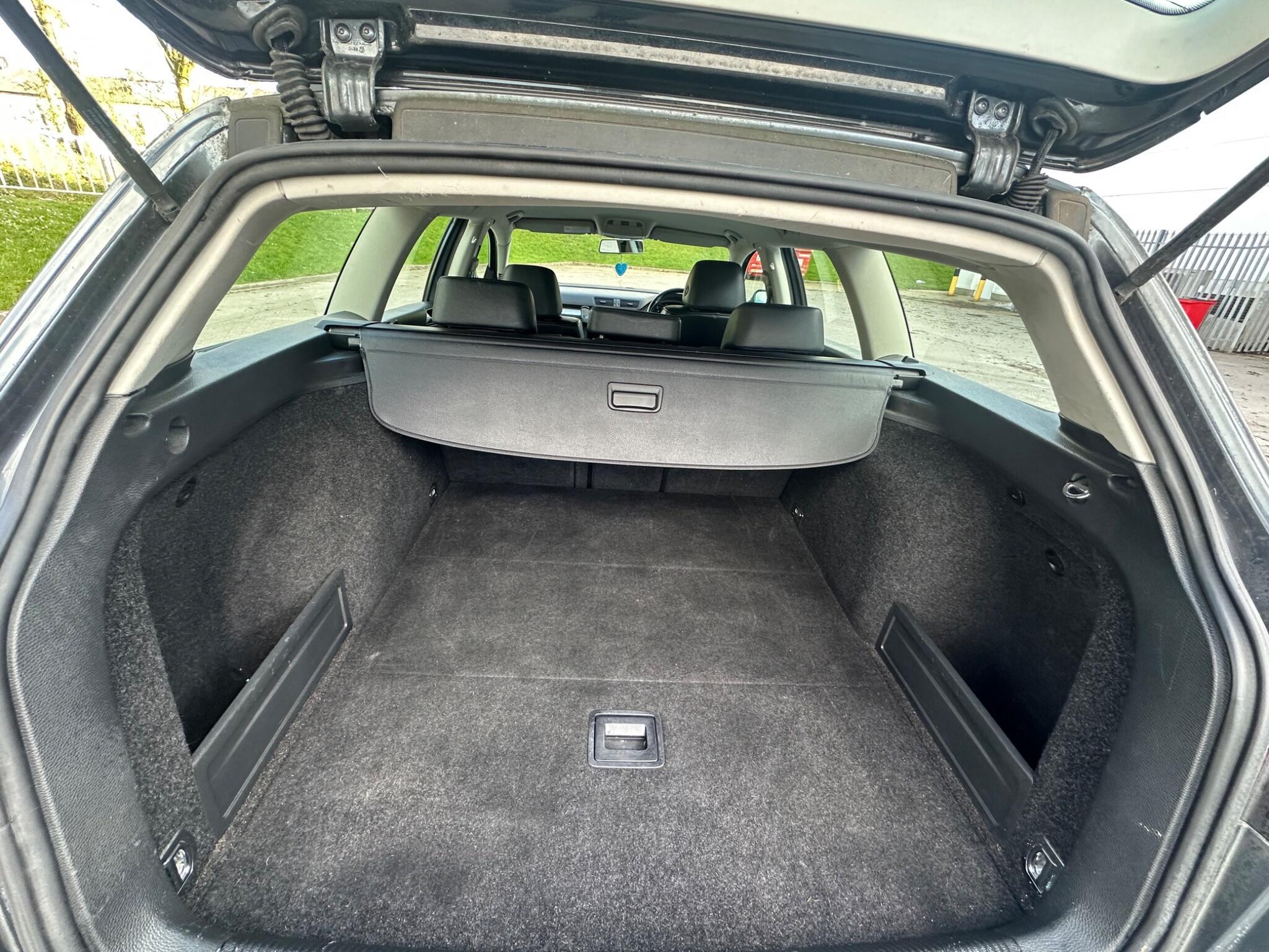 Volkswagen Passat - Image 44