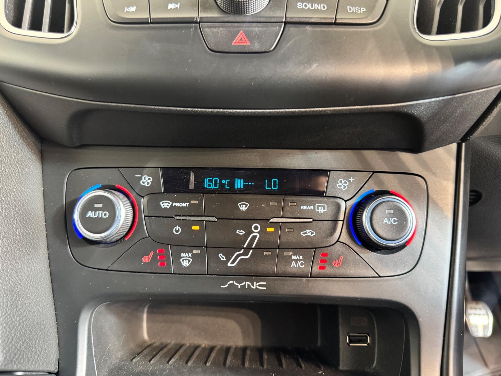 Ford Focus - Image 40