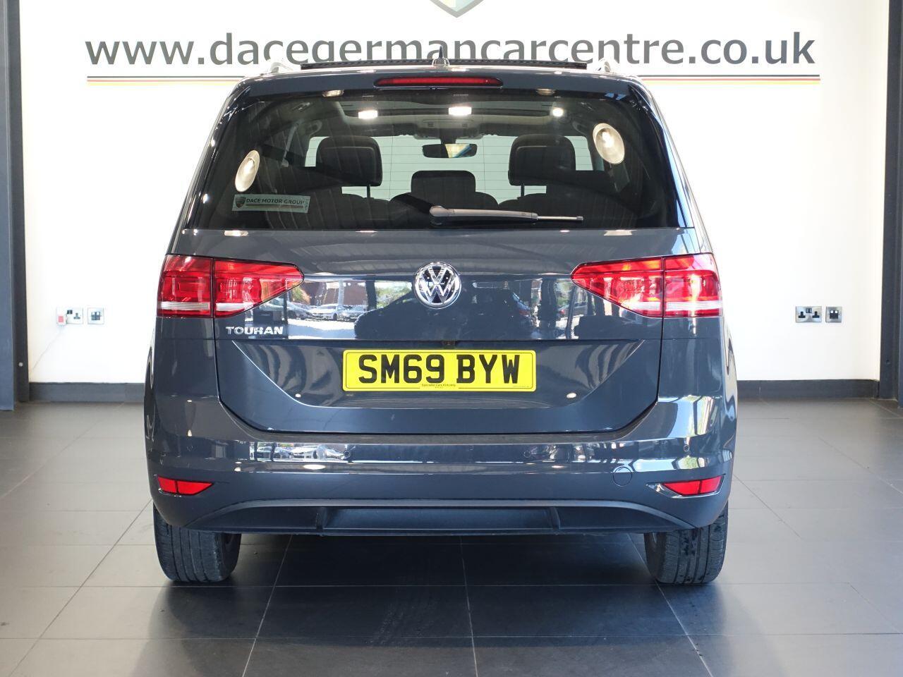 Volkswagen Touran - Image 8