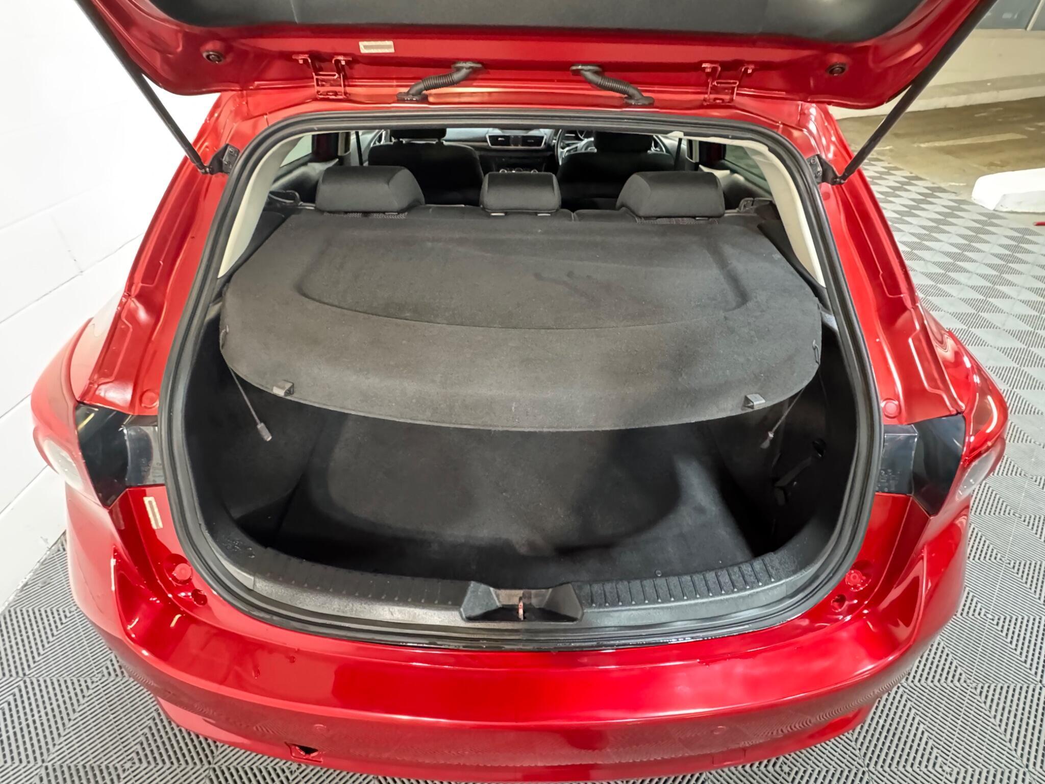 Mazda MAZDA3 - Image 12