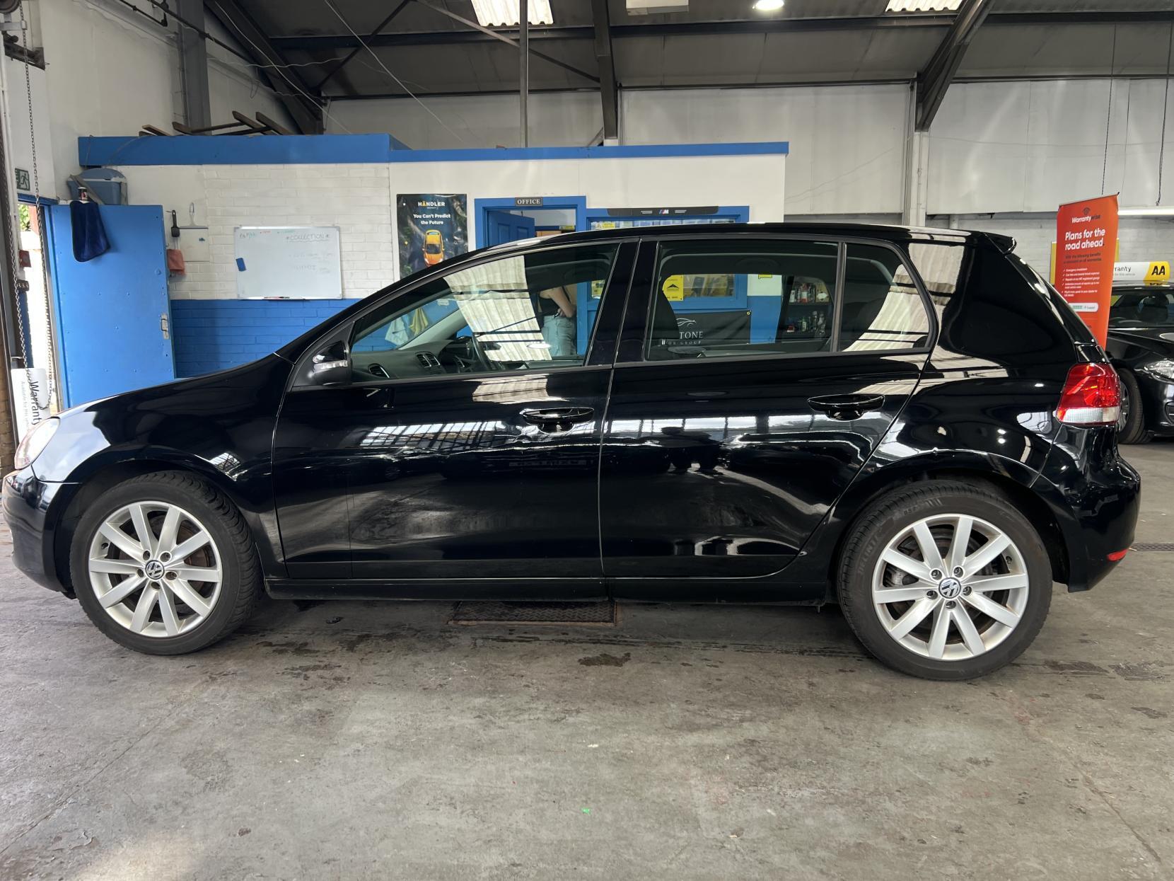 Volkswagen Golf - Image 4