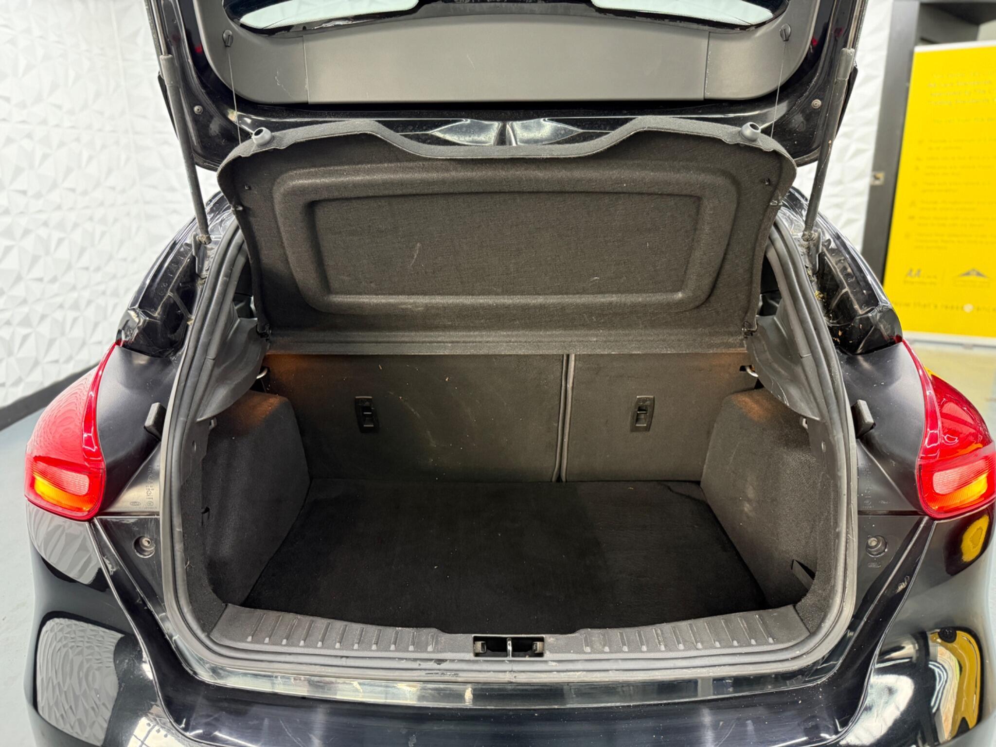 Ford Focus - Image 29