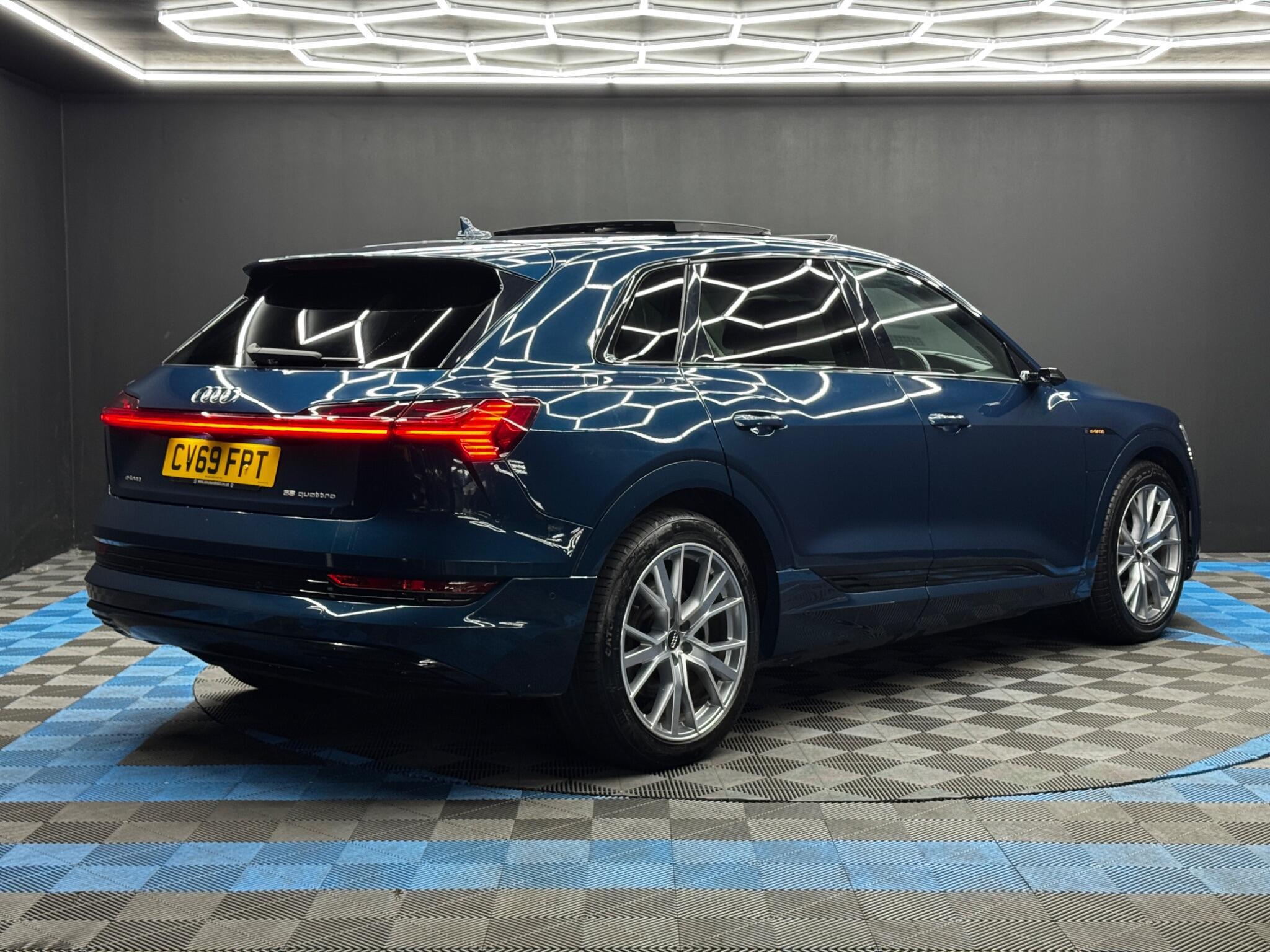 Audi E-Tron - Image 5