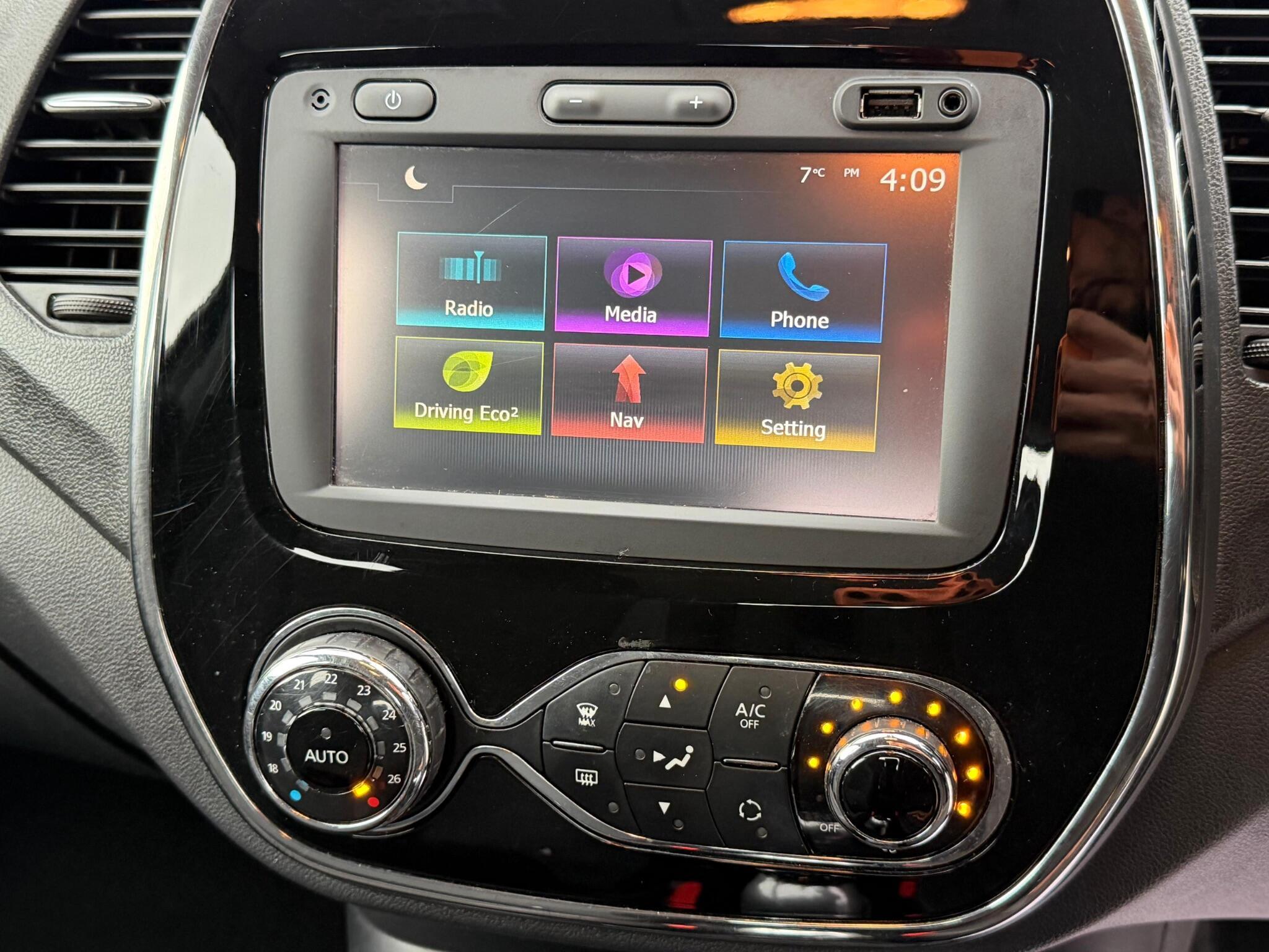 Renault Captur - Image 28