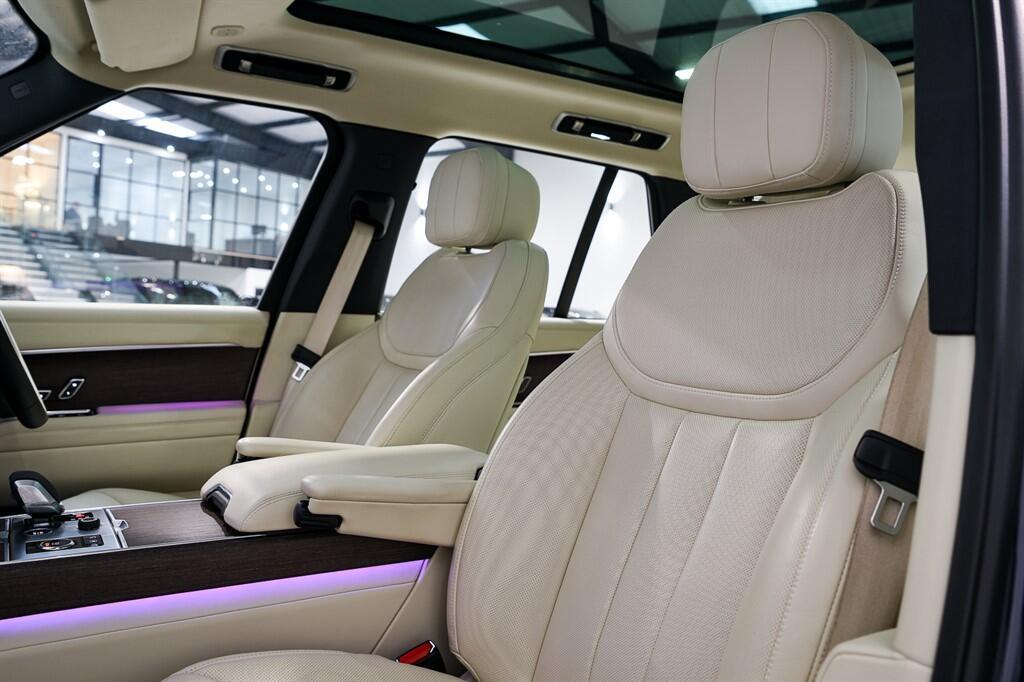 Land Rover Range Rover - Image 18