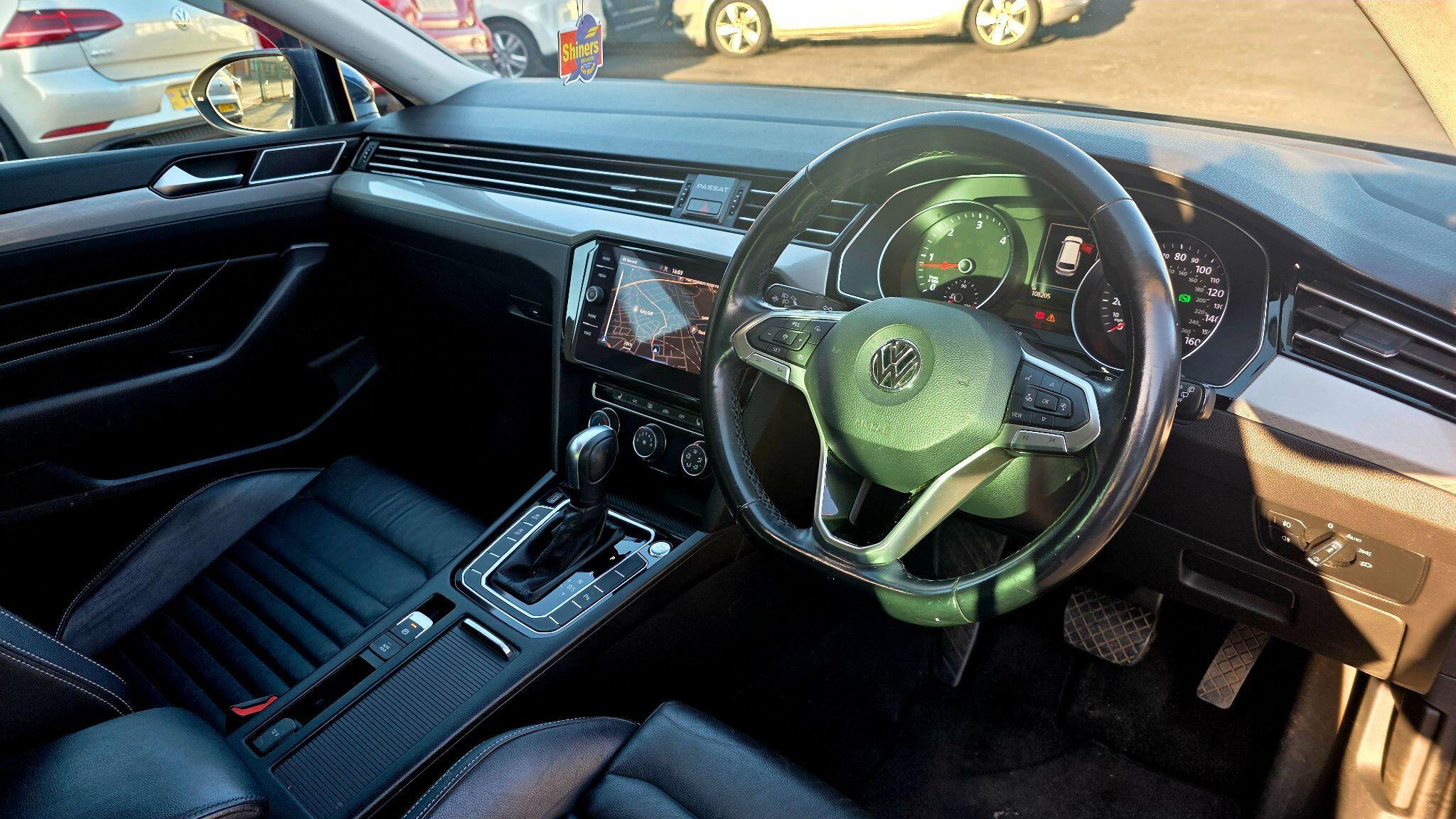 Volkswagen Passat - Image 11