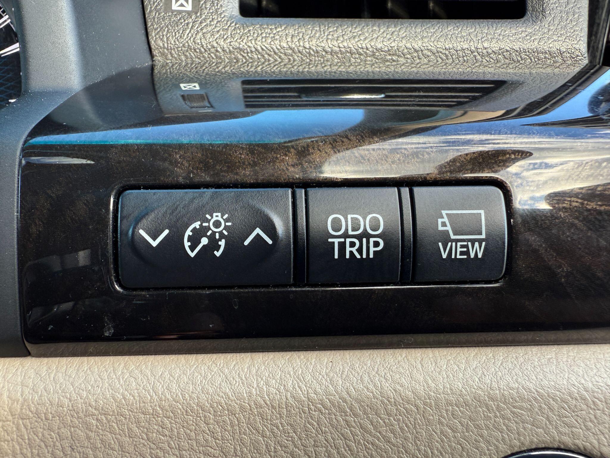 Toyota Alphard - Image 63