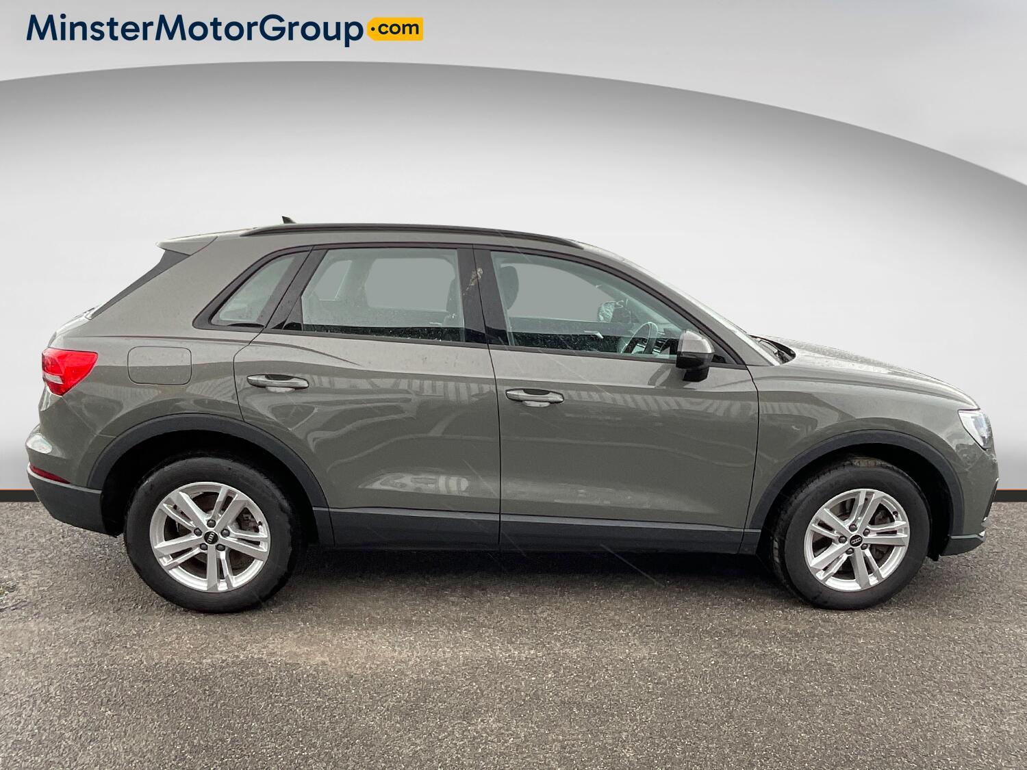 Audi Q3 - Image 2