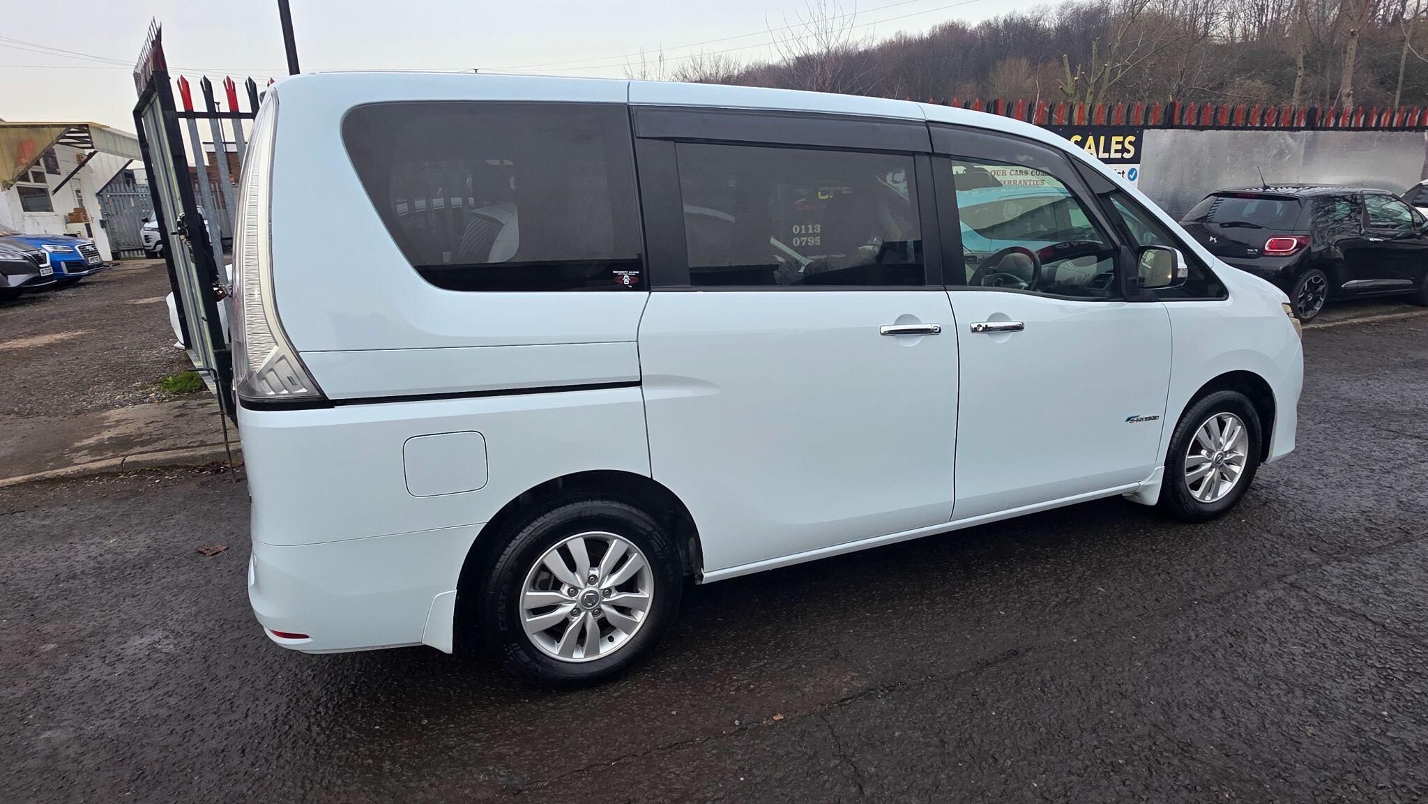 Nissan Serena - Image 9