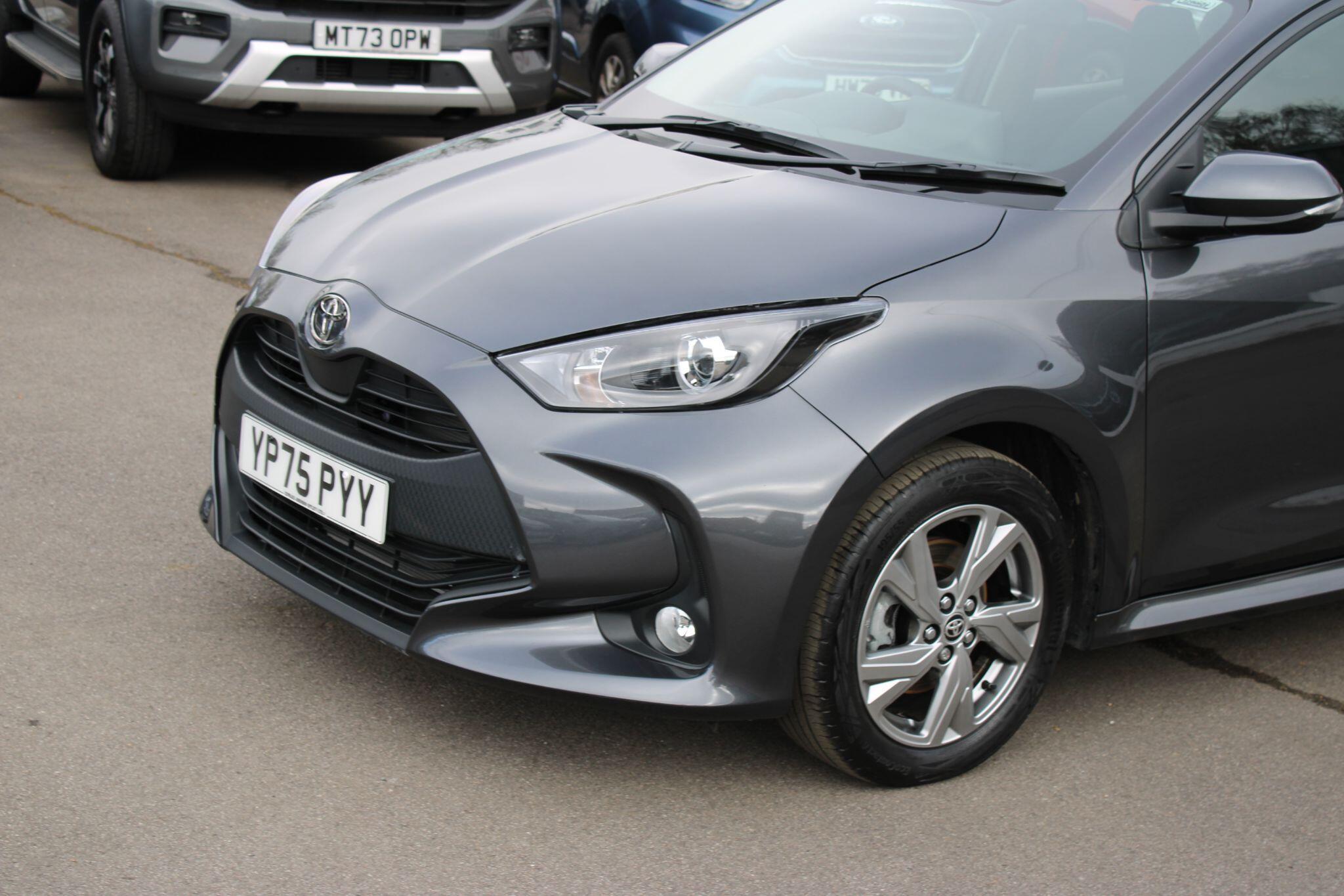 Toyota Yaris - Image 10