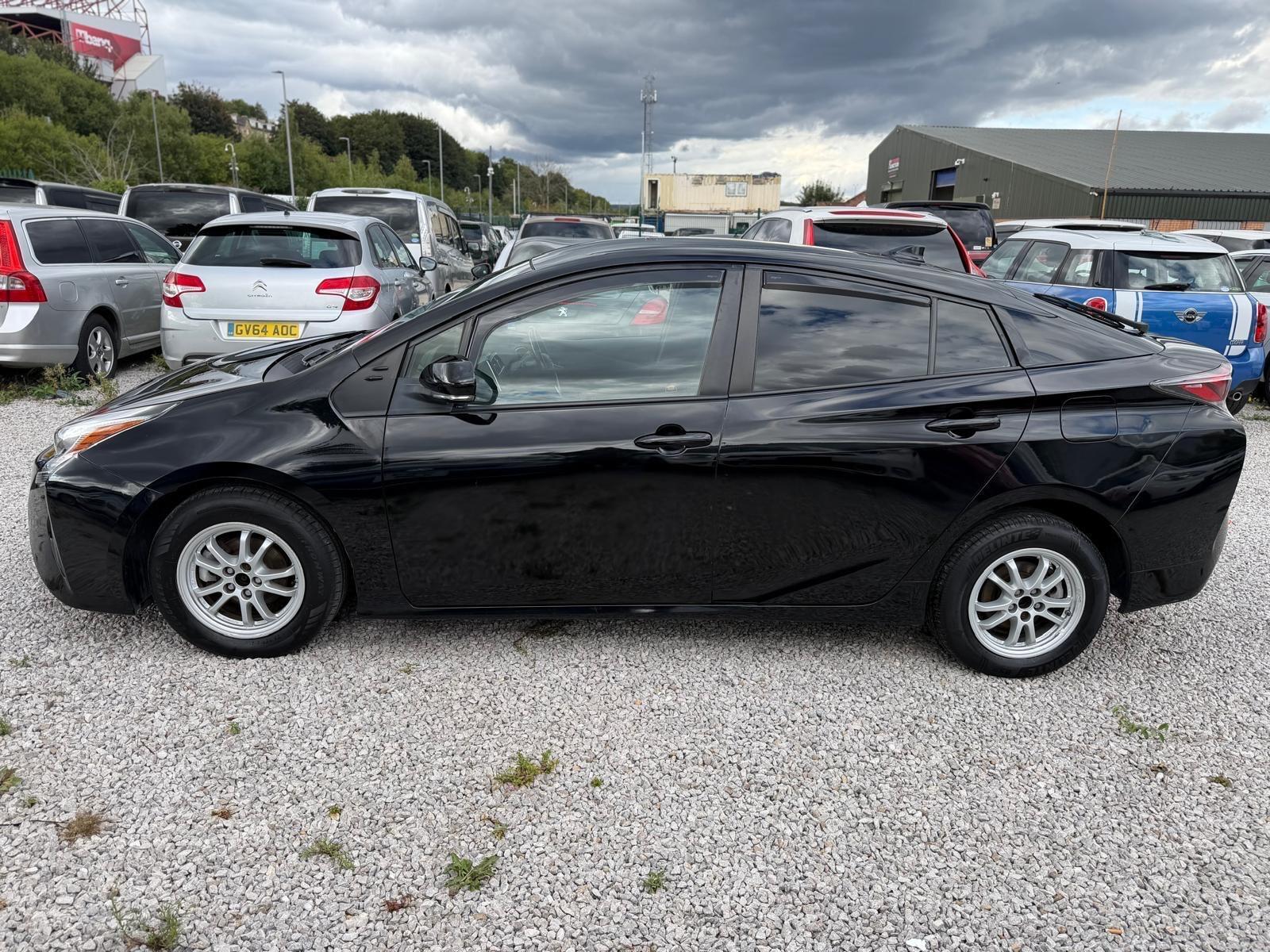 Toyota Prius - Image 4