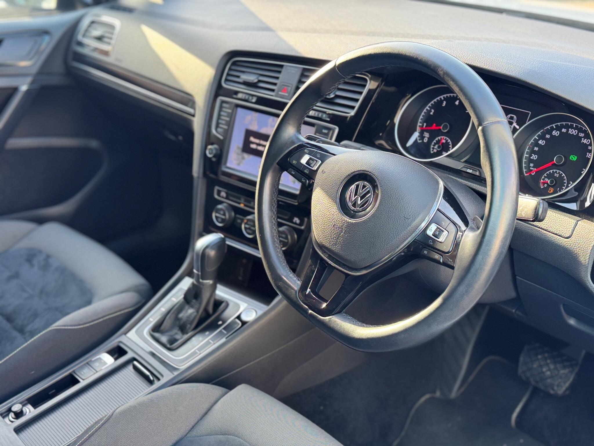 Volkswagen Golf - Image 31
