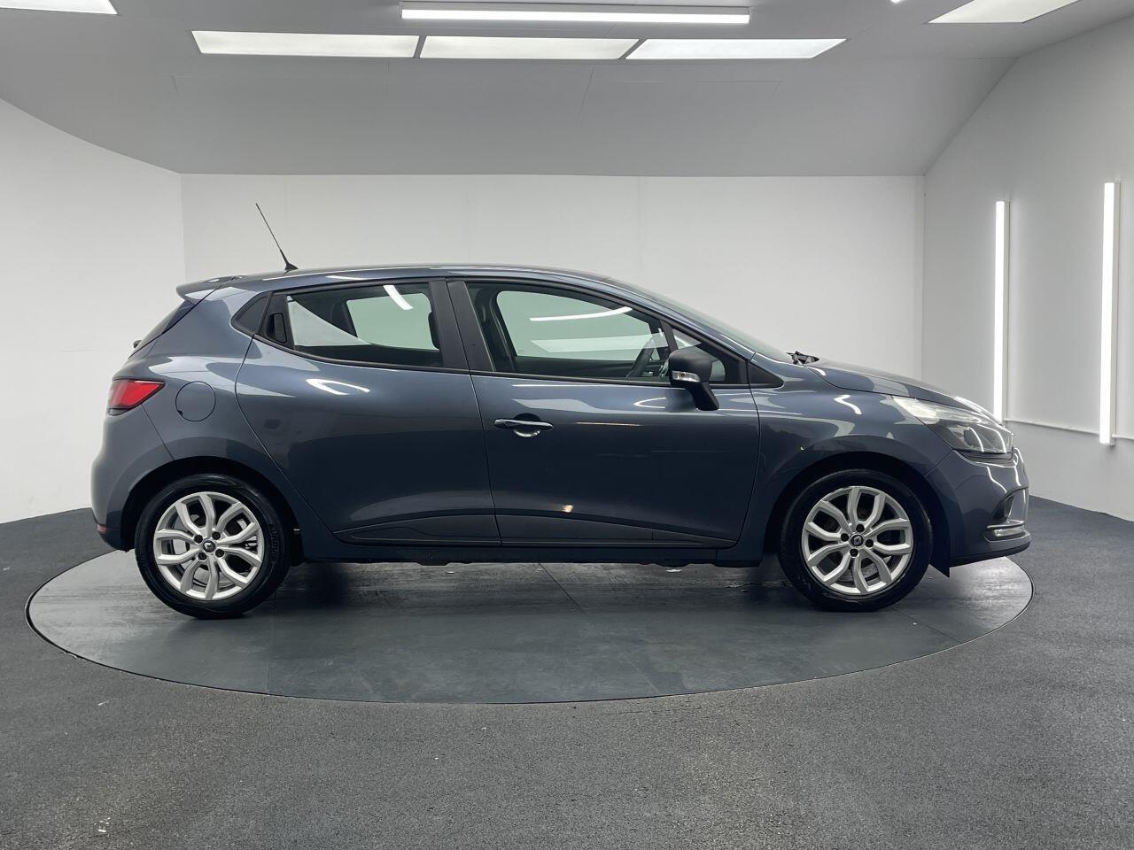 Renault Clio - Image 21