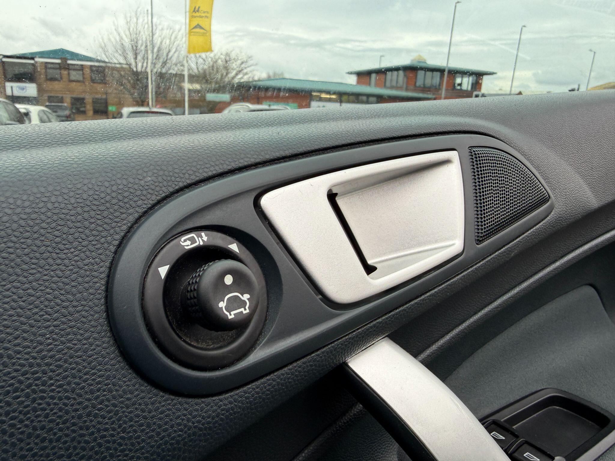 Ford Fiesta - Image 61