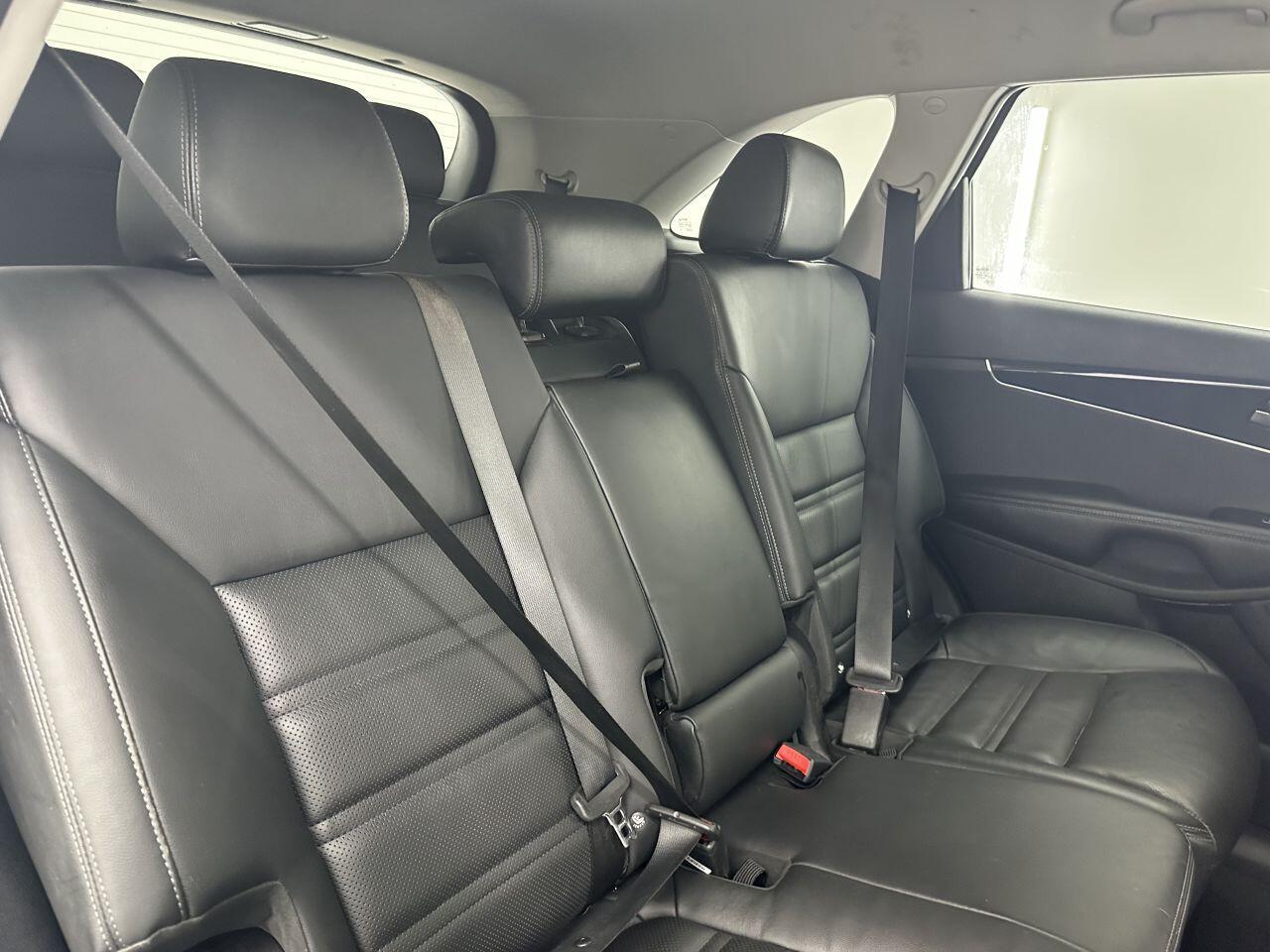 Kia Sorento - Image 16