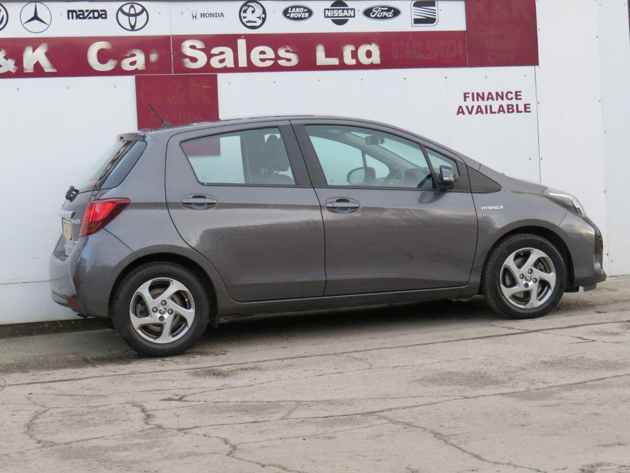 Toyota Yaris - Image 30
