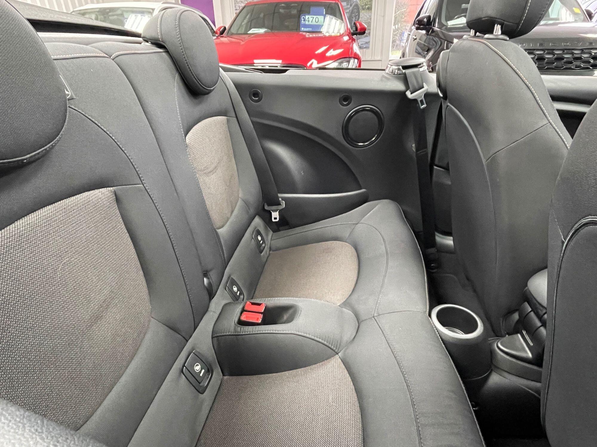 MINI Convertible - Image 35