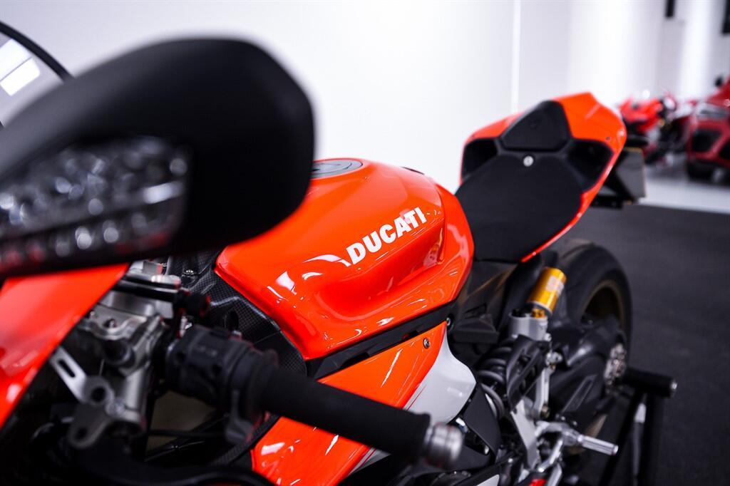 Ducati 1199 SUPERLEGGERA - Image 16