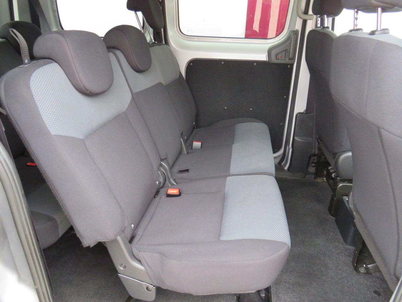 Nissan NV200 - Image 8