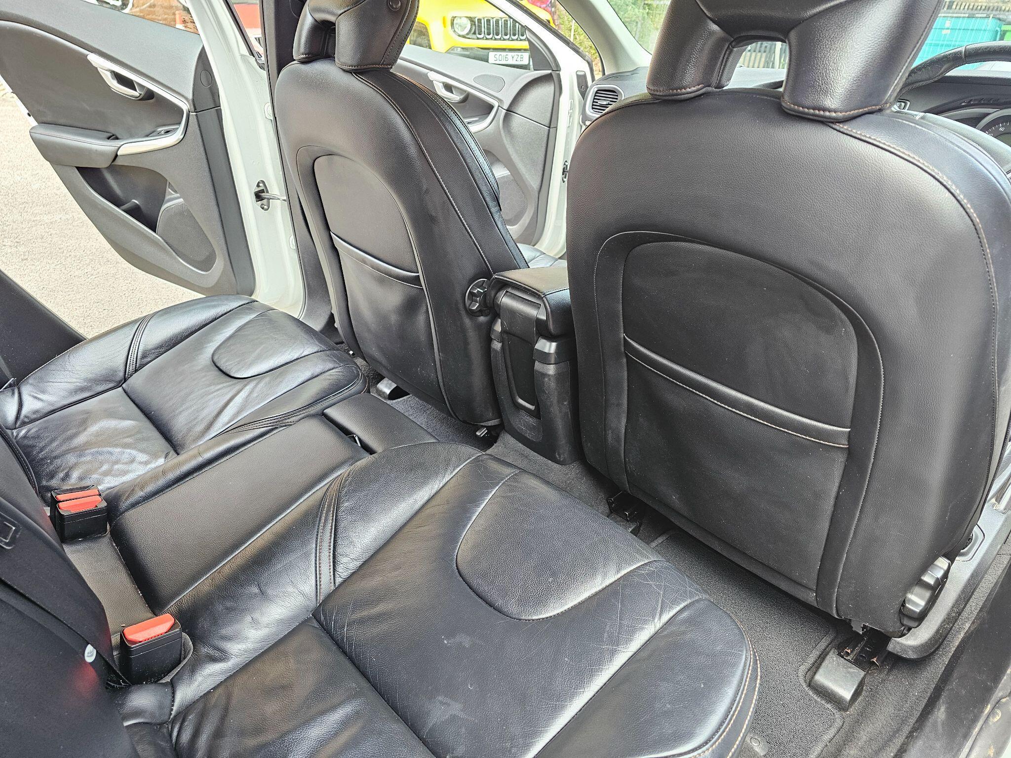 Volvo V40 CROSS COUNTRY - Image 19