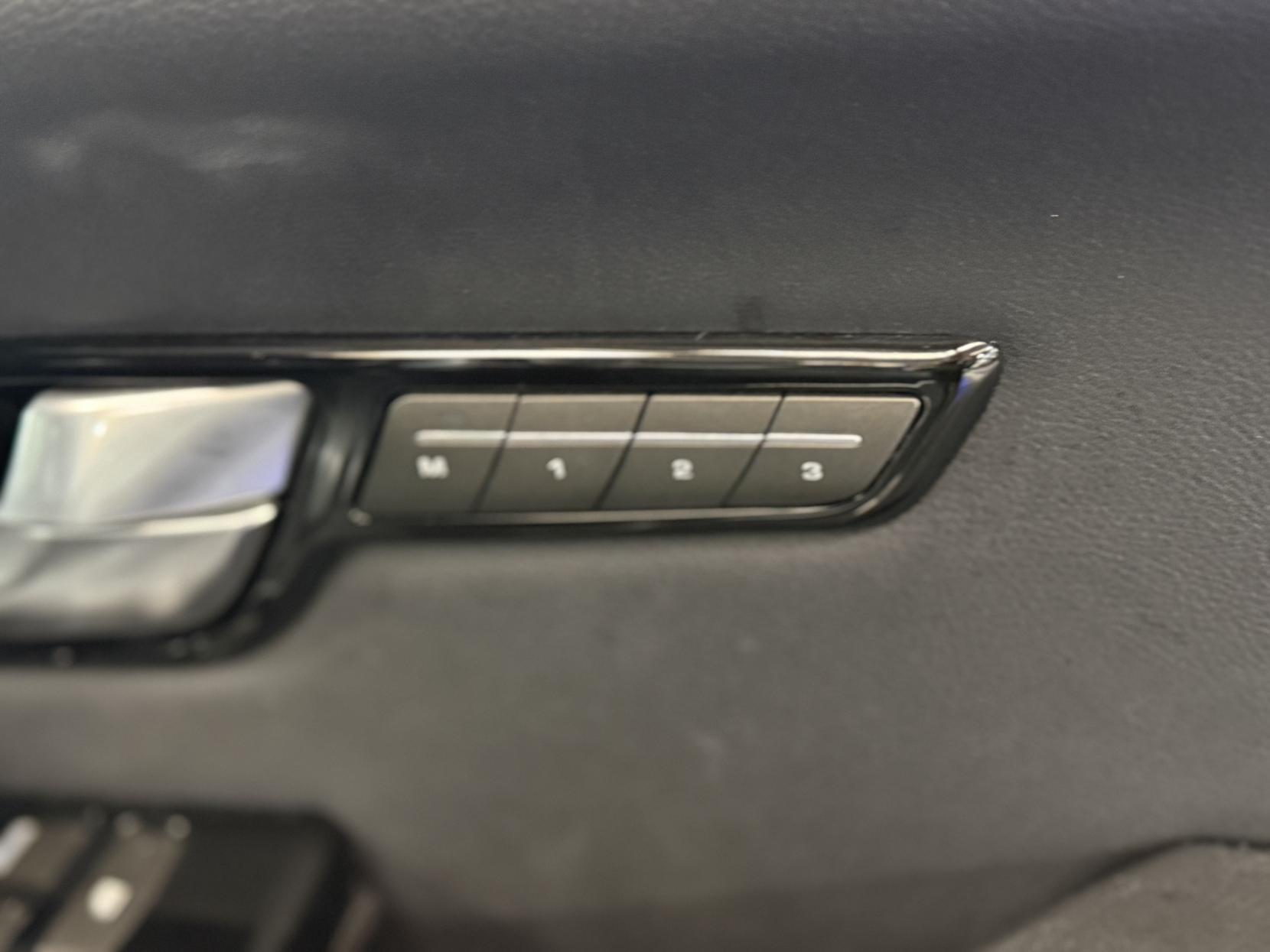 Land Rover Range Rover Evoque - Image 19