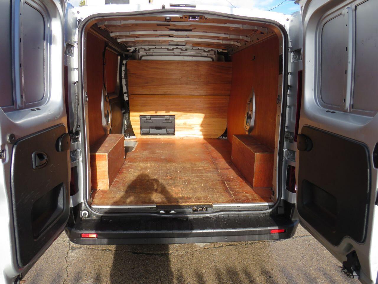 Renault Trafic - Image 9