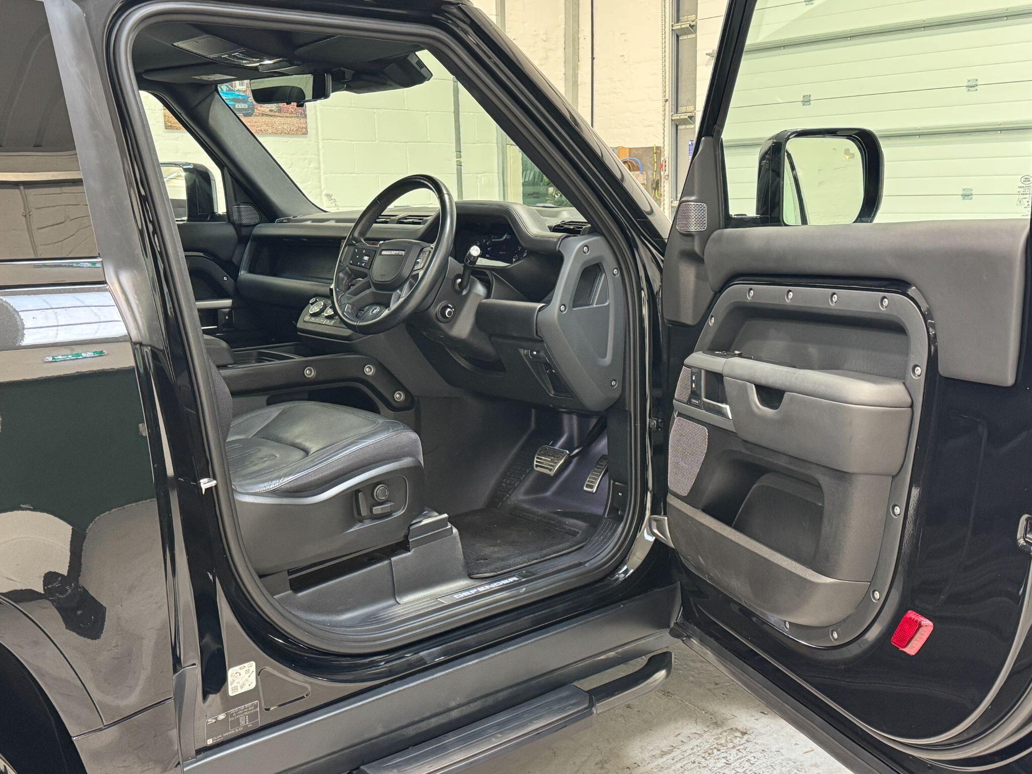 Land Rover Defender 90 - Image 19