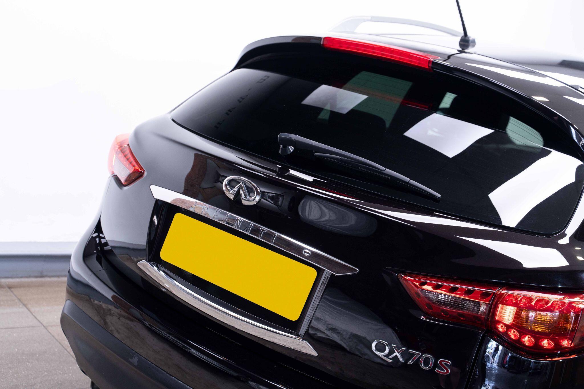Infiniti QX70 - Image 6