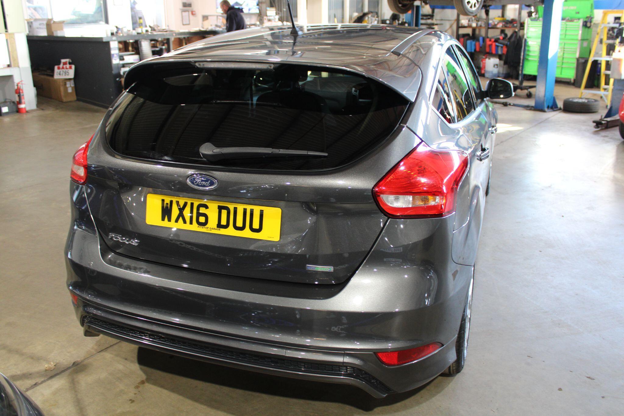 Ford Focus - Image 10