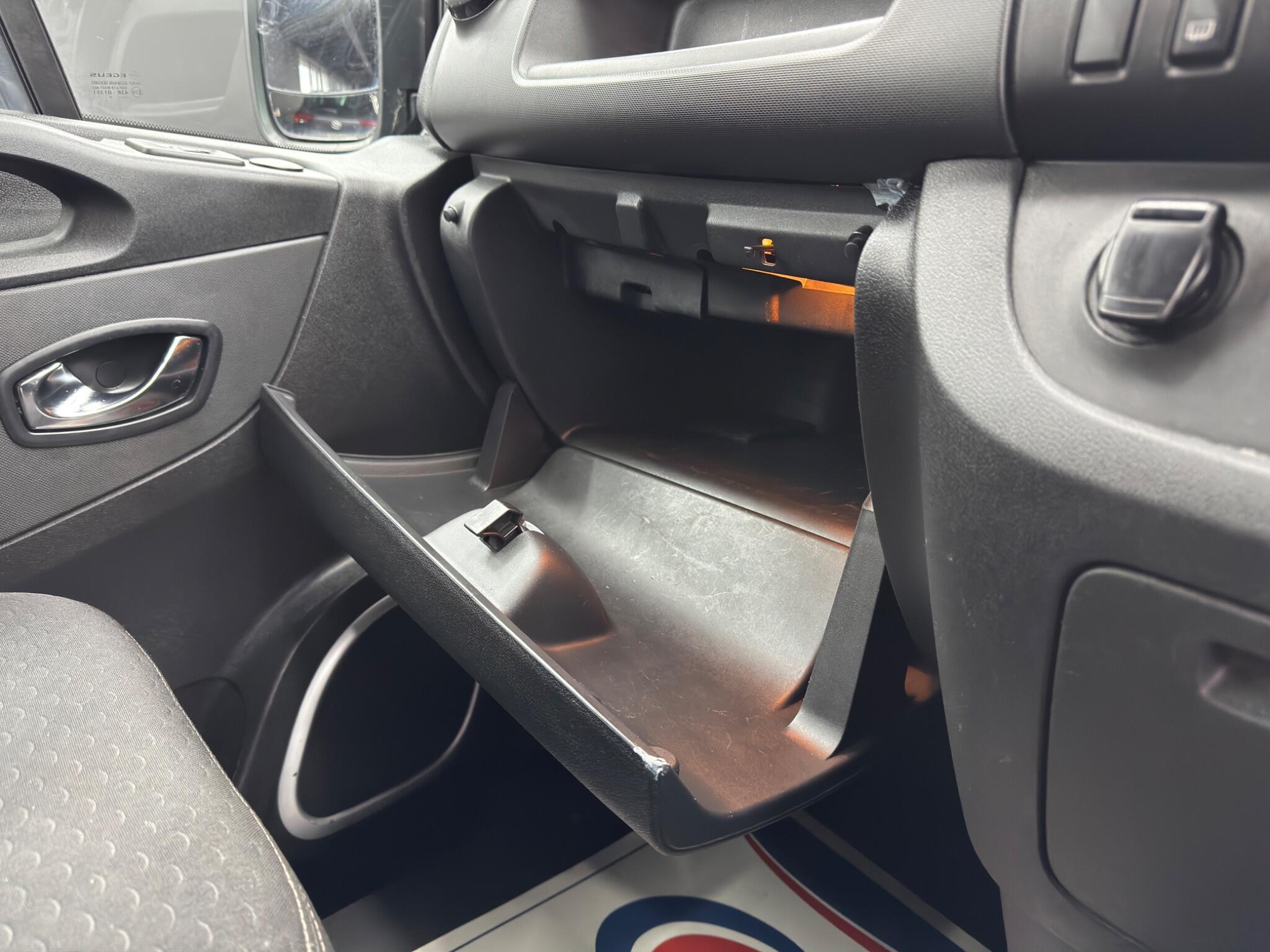 Vauxhall Vivaro - Image 28