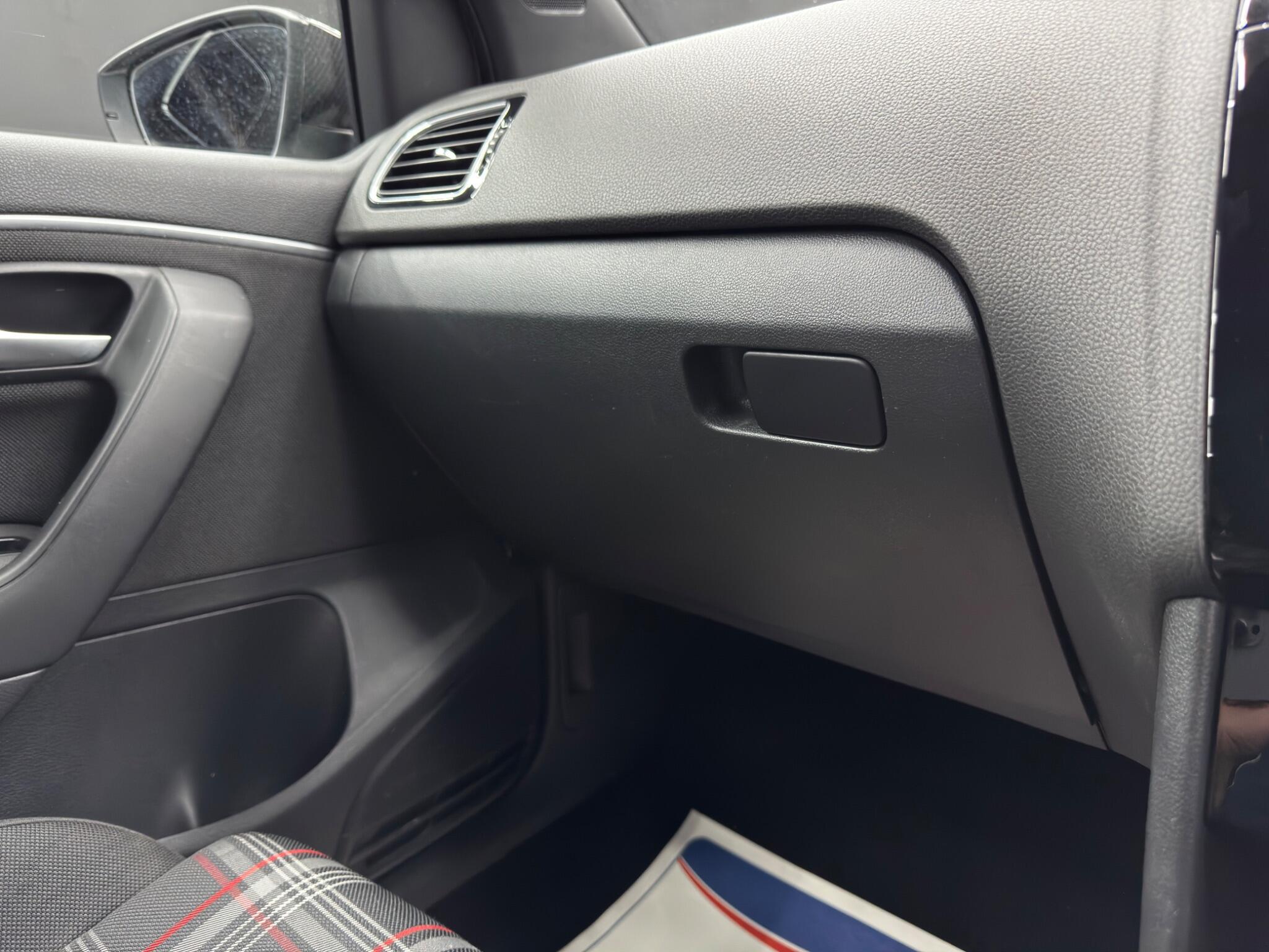 Volkswagen Polo - Image 32