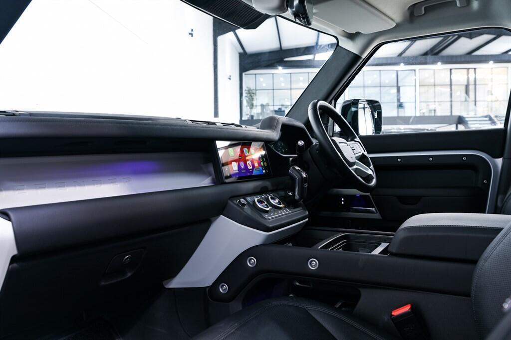 Land Rover Defender 110 - Image 17