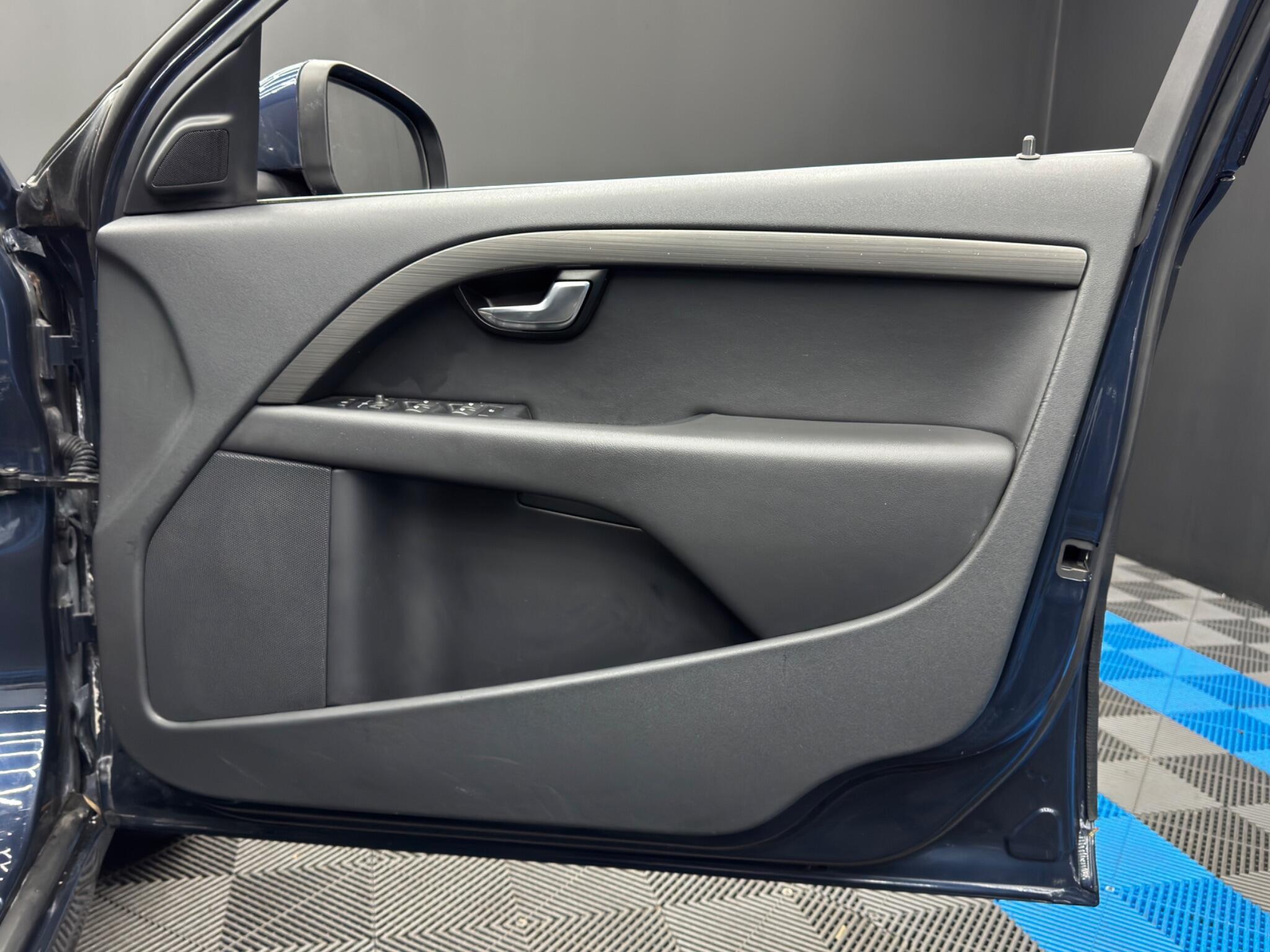 Volvo V70 - Image 36