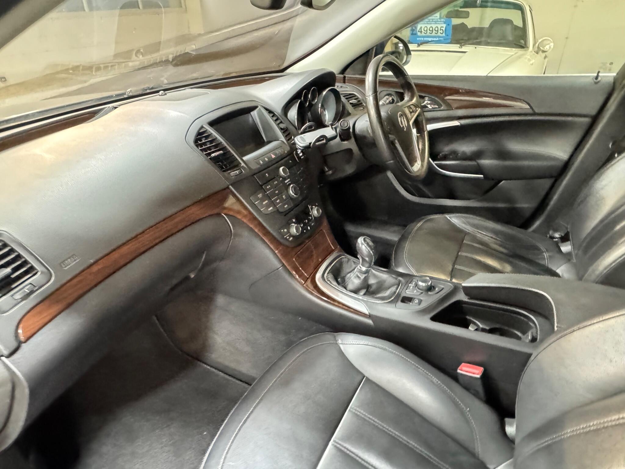 Vauxhall Insignia - Image 11