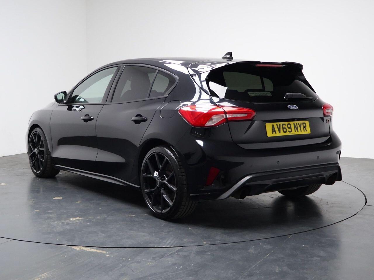 Ford Focus - Image 9