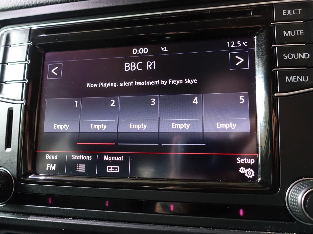 Volkswagen Jetta - Image 33