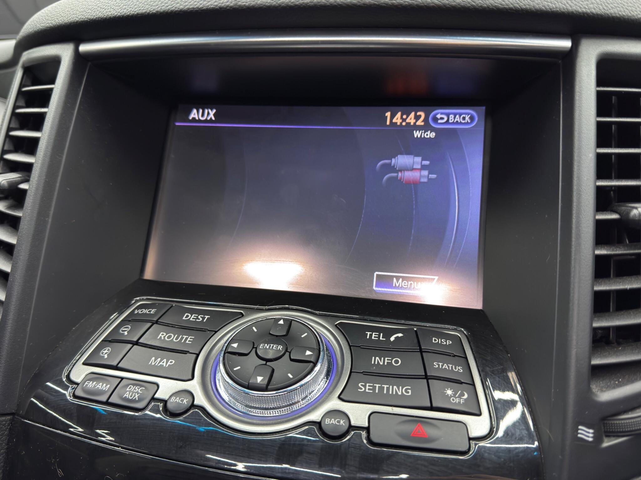 Infiniti QX70 - Image 31