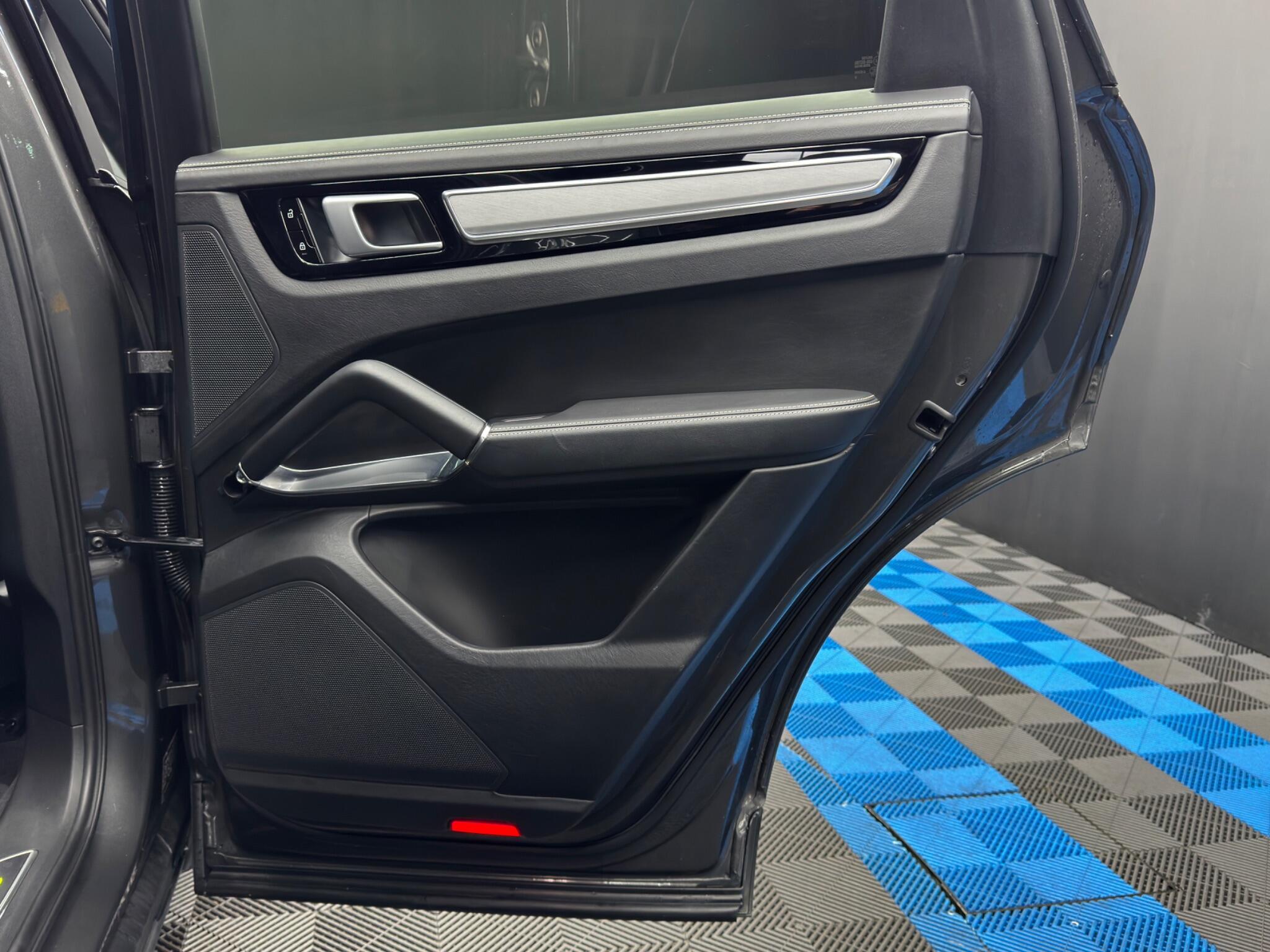 Porsche Cayenne - Image 52