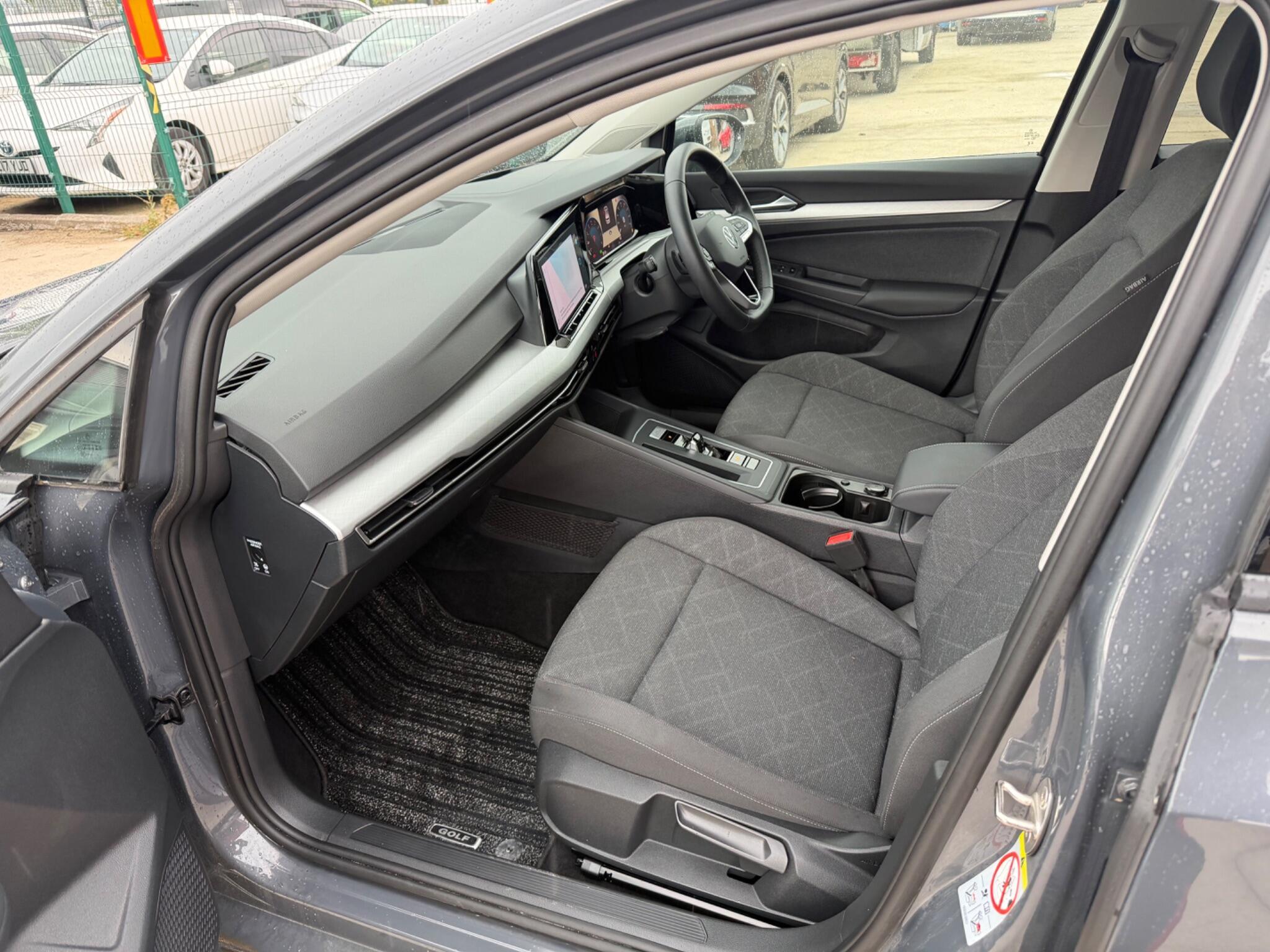 Volkswagen Golf - Image 7