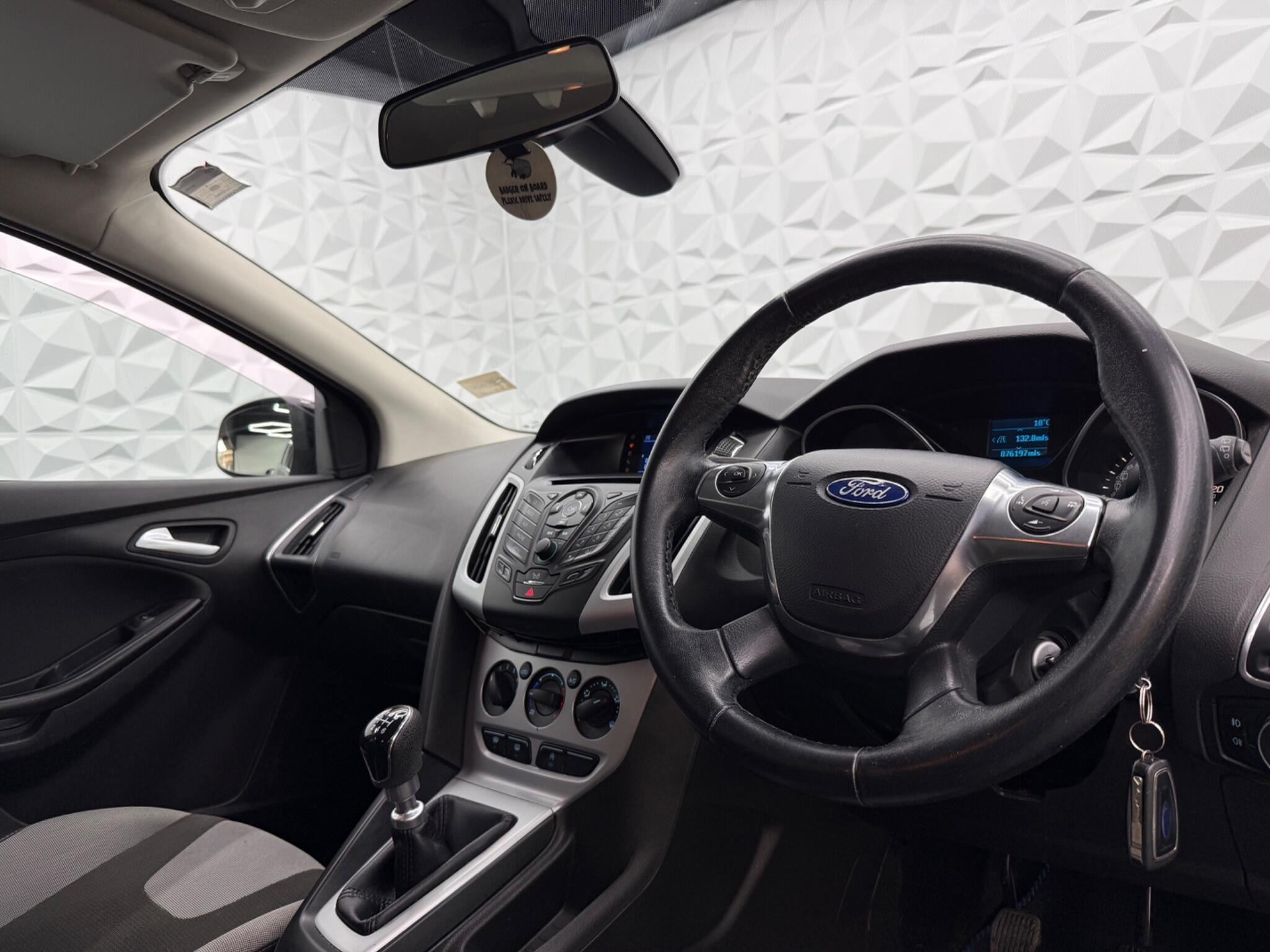 Ford Focus - Image 20